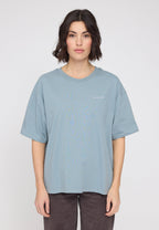 Maren ist 1,75 und trägt Größe S