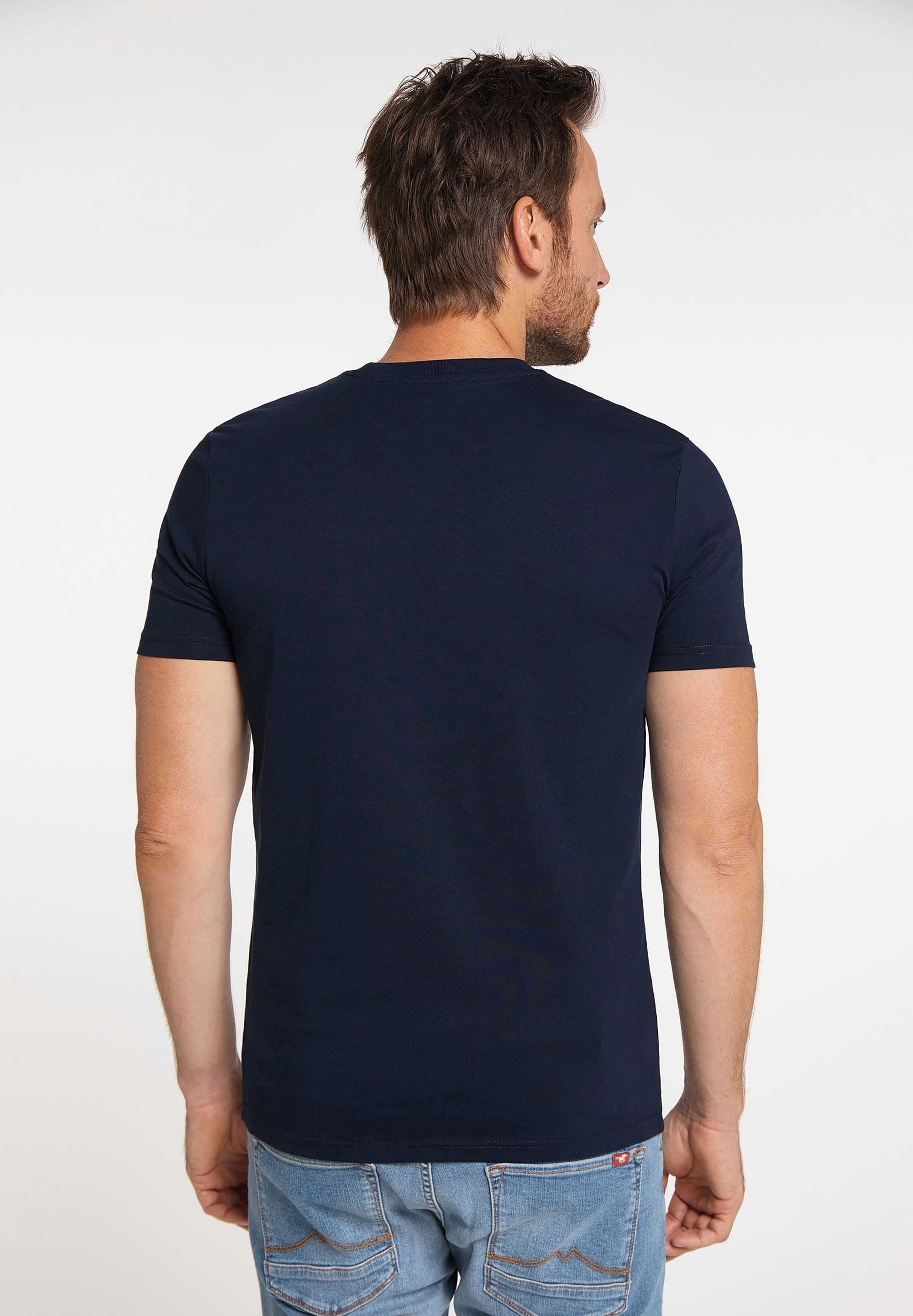 SURROUND TEE